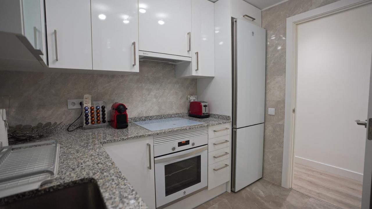 Stylish & Spacious Family Apartment Near Beach & Vibrant Historic Market Alicante Buitenkant foto