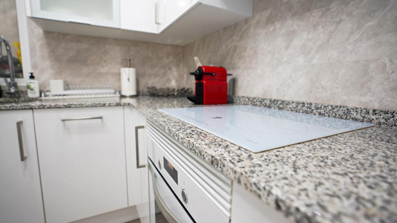 Stylish & Spacious Family Apartment Near Beach & Vibrant Historic Market Alicante Buitenkant foto