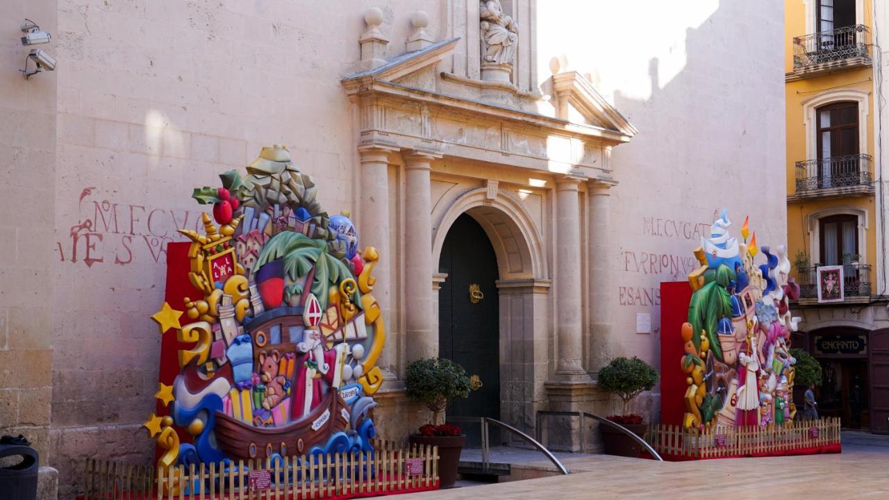 Stylish & Spacious Family Apartment Near Beach & Vibrant Historic Market Alicante Buitenkant foto
