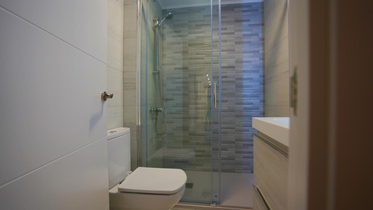 Stylish & Spacious Family Apartment Near Beach & Vibrant Historic Market Alicante Buitenkant foto