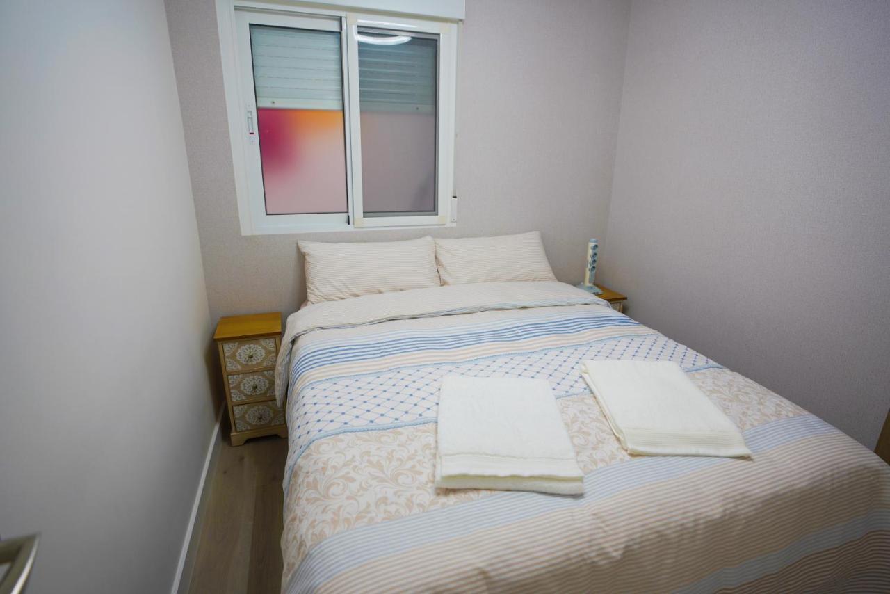 Stylish & Spacious Family Apartment Near Beach & Vibrant Historic Market Alicante Buitenkant foto