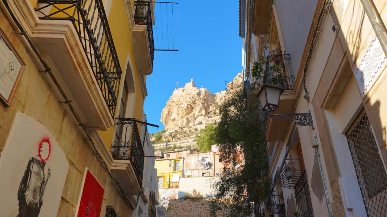 Stylish & Spacious Family Apartment Near Beach & Vibrant Historic Market Alicante Buitenkant foto
