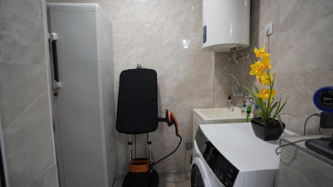 Stylish & Spacious Family Apartment Near Beach & Vibrant Historic Market Alicante Buitenkant foto