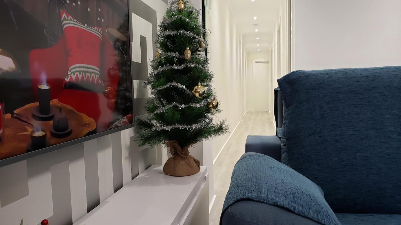 Stylish & Spacious Family Apartment Near Beach & Vibrant Historic Market Alicante Buitenkant foto